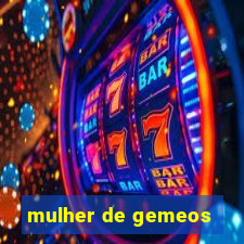 mulher de gemeos